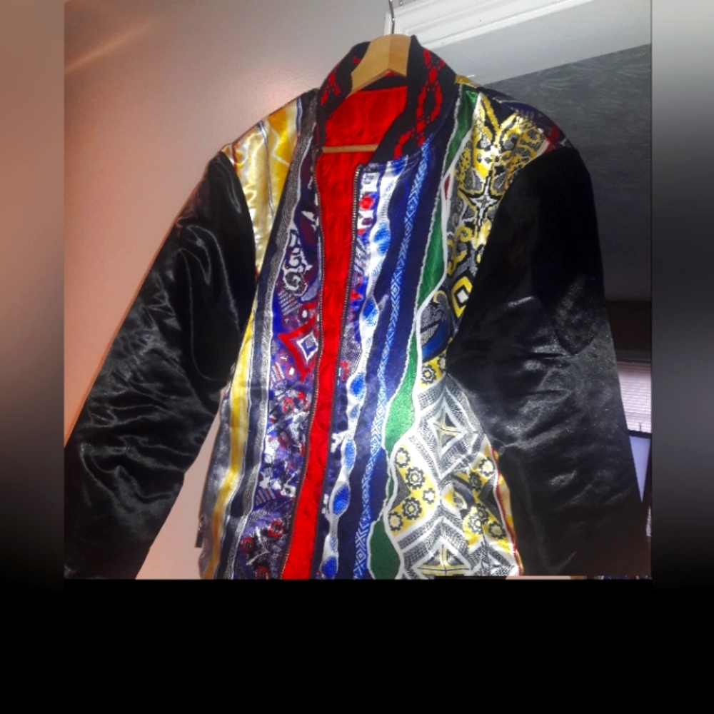 COOGI QUILT LINK SATIN JACKET ( REVERSIBLE TO HERITAGE PRINT) SIZE LARGE